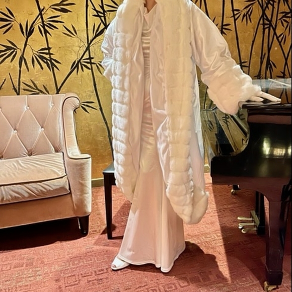 Custom Order White Velboa & Faux Mink Fur Coat - Picture 5 of 7